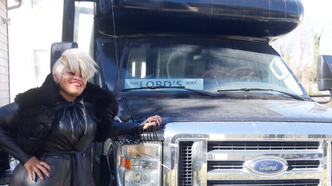 Ms. E - Photos by Donna Balancia Ms. E and her mobile salon - Photos by Donna Balancia